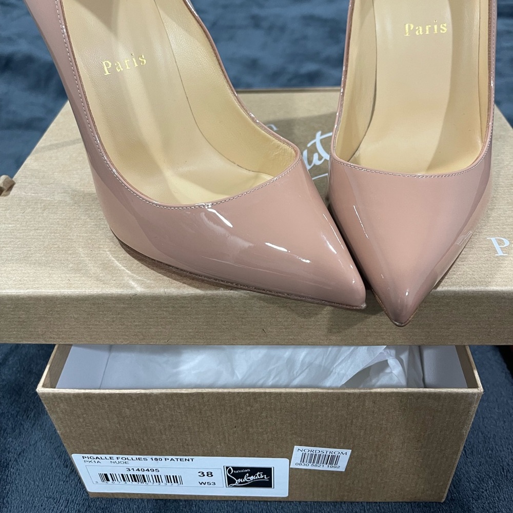 I a.m selling My louboutin shoes size 8. Wore once only.